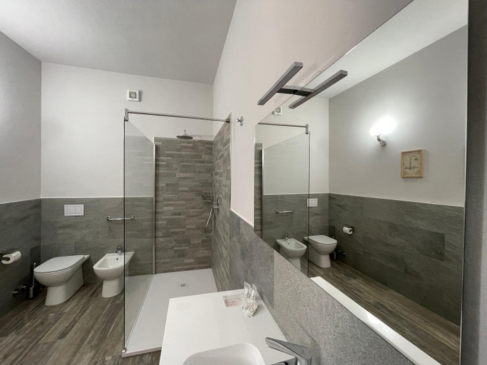 Bathroom 8