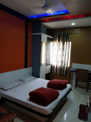 Sport & Beauty, Shri Radhe Krishna Hotel, East Nimar