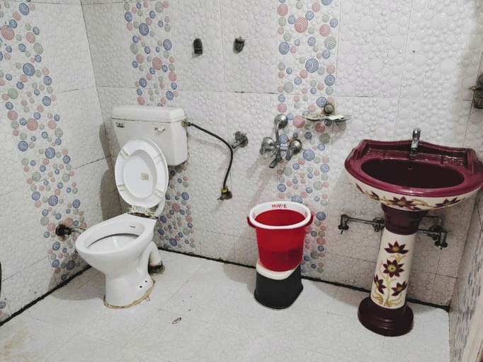 Bathroom 3, Goroomgo ROOF TOP Lucknow, Lucknow