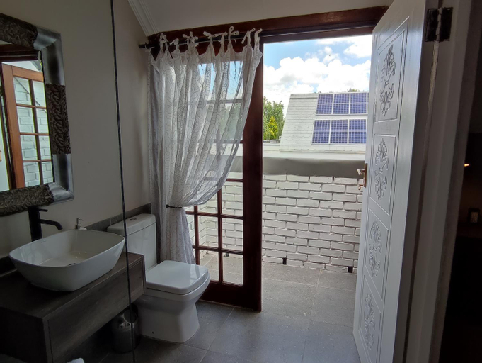Bathroom 4, The Fairway Guesthouse Senekal, Thabo Mofutsanyane