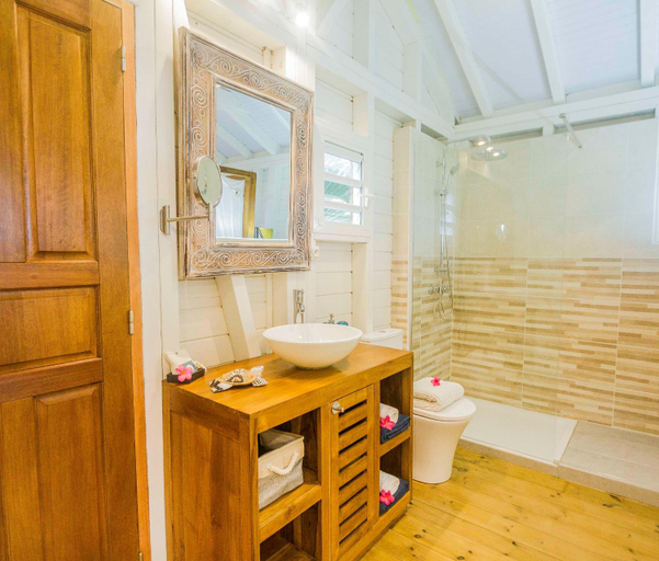 Bathroom 3, Carre Royal, Deshaies