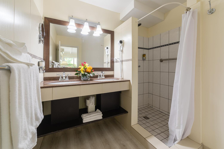 Bathroom 3, La Vista Resort