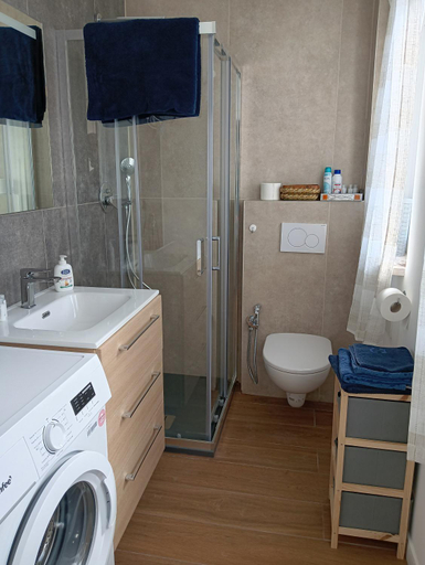 Bathroom 2, lorenz home, Bari
