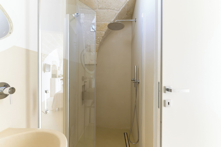 Bathroom 3, Charme Ostunese con piscina by Wonderful Italy, Brindisi