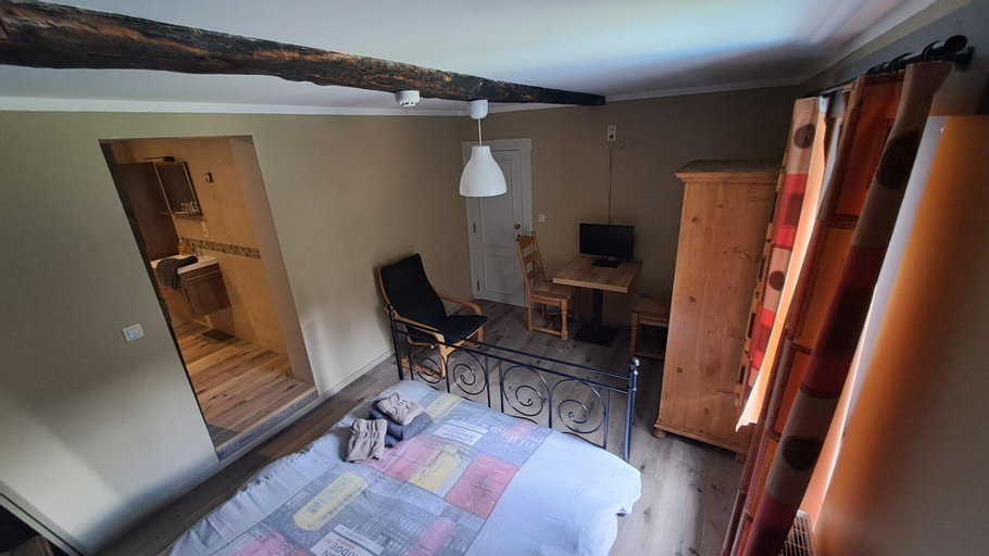 Bedroom 1, B&B Aux 10 Clefs, Luxembourg