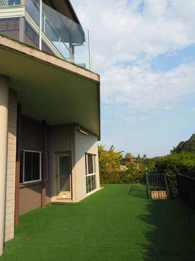 Accommodation on Westlake Mount Ommaney, Mount Ommaney