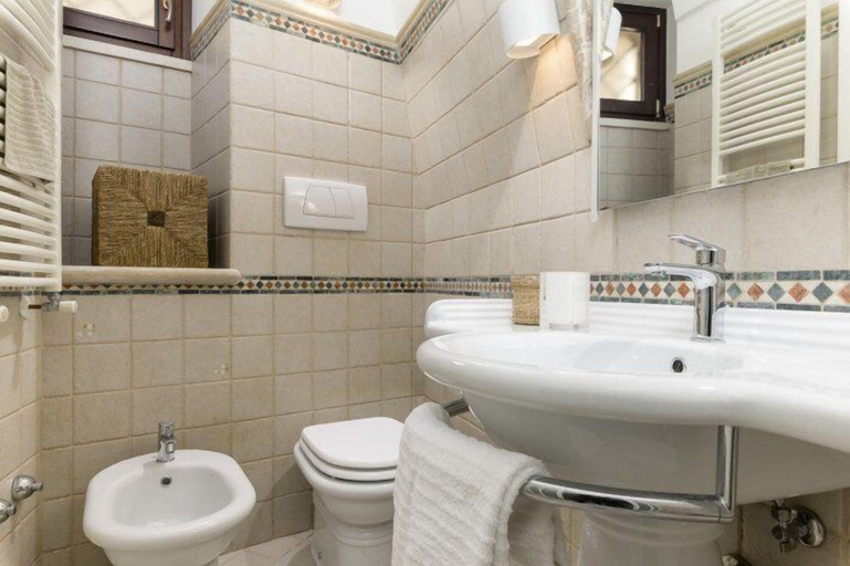 Bathroom 4, Sant'Oronzo view Apartment by Wonderful Italy, Brindisi