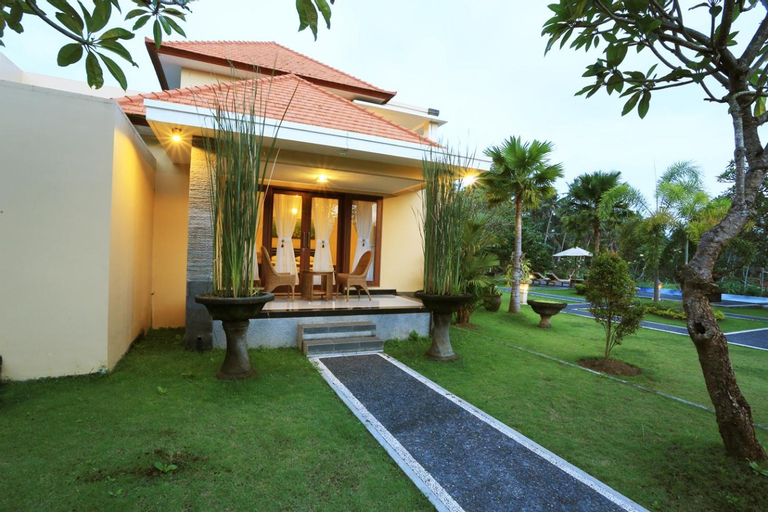 Exterior 4
