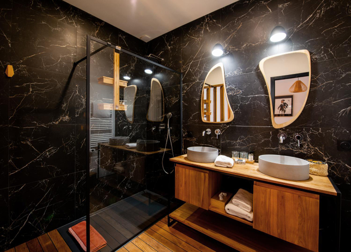 Bathroom, Beija Flor, Var