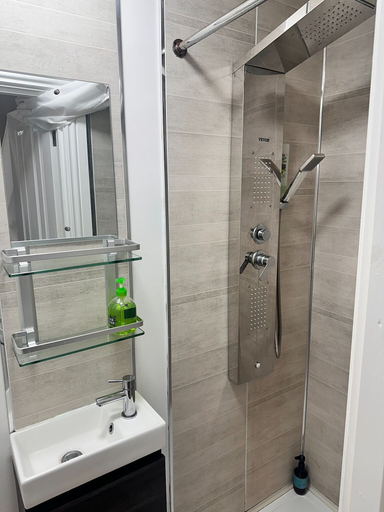 Bathroom 3, Forces Manor, Highland