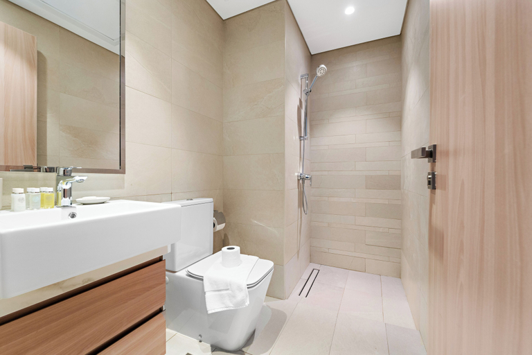Bathroom 3, Silkhaus Azizi Aura, Dubai