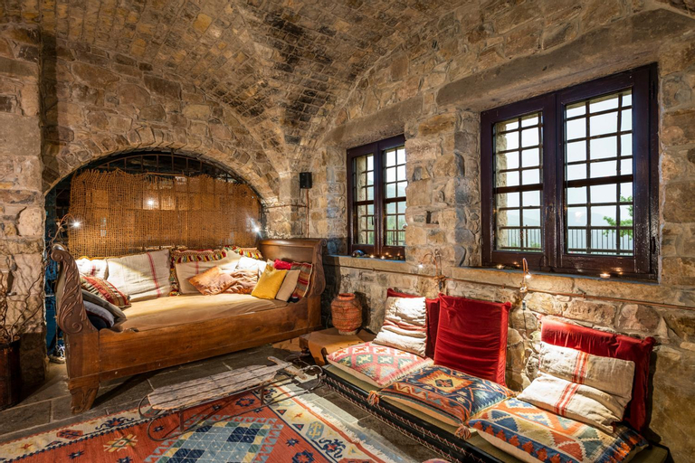 Bedroom 5, Eremito, Terni