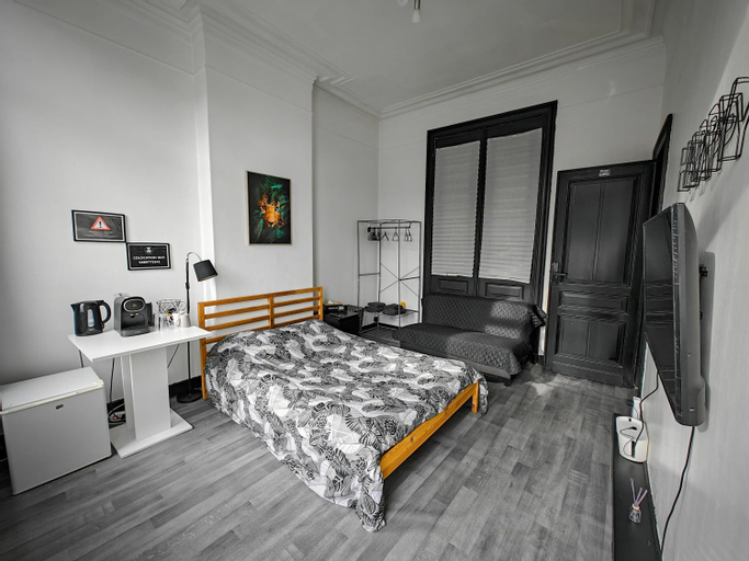 Private Room in center of Charleroi, Hainaut