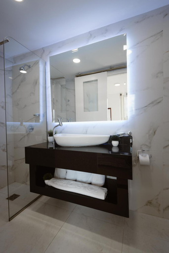 Bathroom 5, Arenal, Andrés Ibáñez