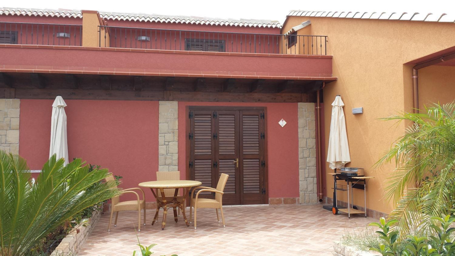Others 2, Villa Cattleya, Palermo