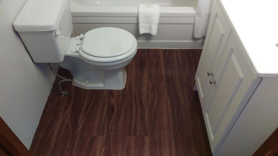 Bathroom 3, Bay Lake Inn - Frontiersman Motel, Timiskaming