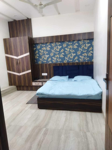 Bedroom 5, Hotel SR Siddhivinayak, Mathura