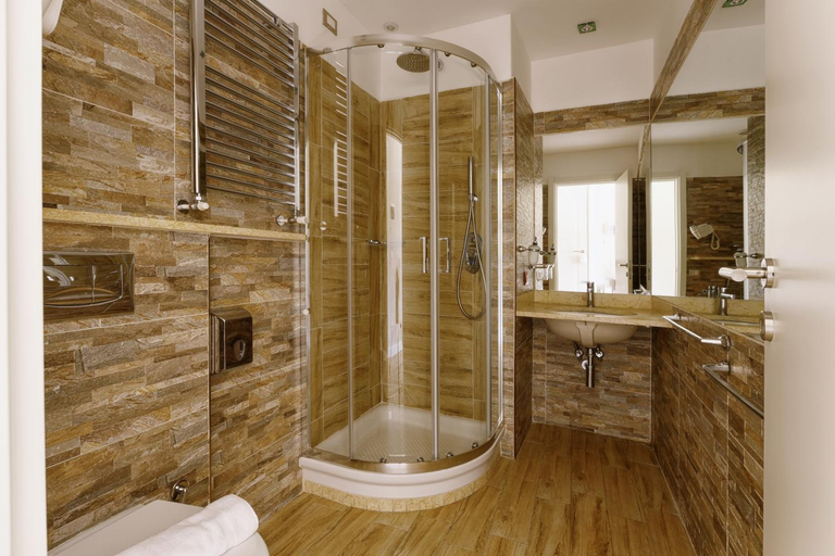 Bathroom 2, Jade Stays, Florence
