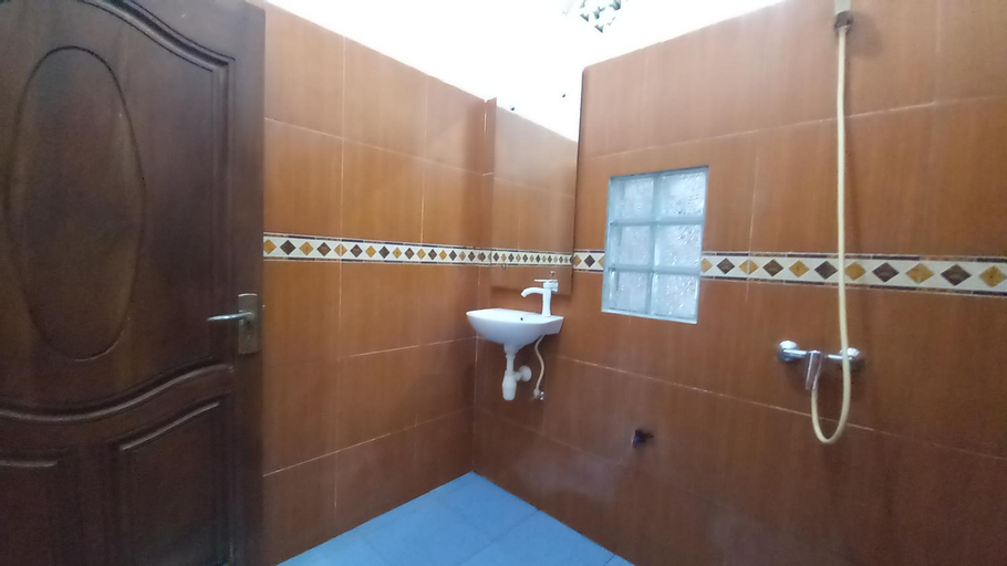Bathroom 9