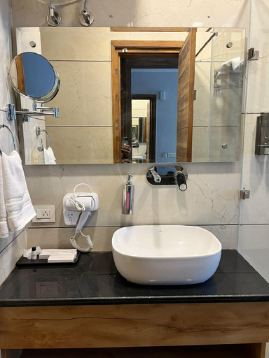 Others 5, Hotel Tamarind Tree, Sahibzada Ajit Singh Nagar