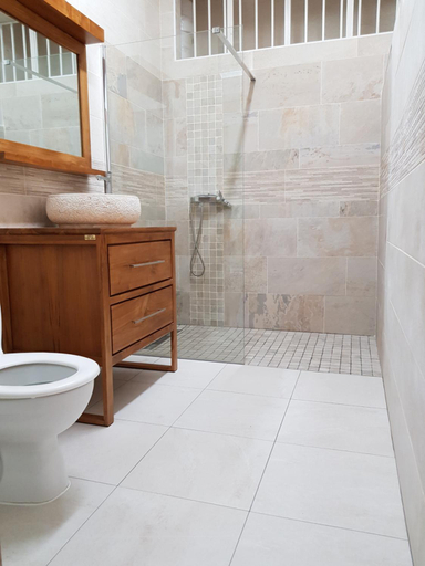 Bathroom 4, Hotel CHEZ PAPA DAYA, Saint-Pierre