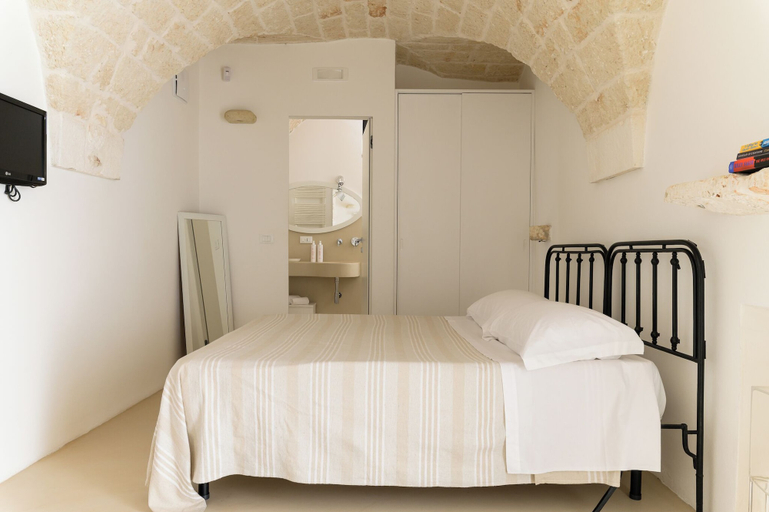 Bedroom 2, Charme Ostunese con piscina by Wonderful Italy, Brindisi