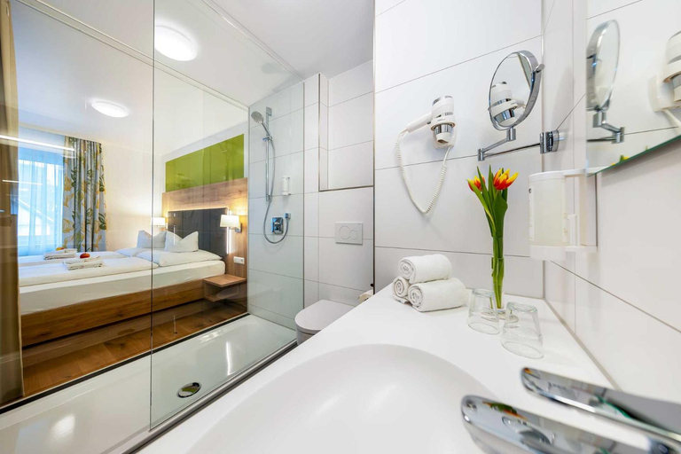Bathroom 3, Gasthof - Hotel zum Ochsen GmbH, Alb-Donau-Kreis