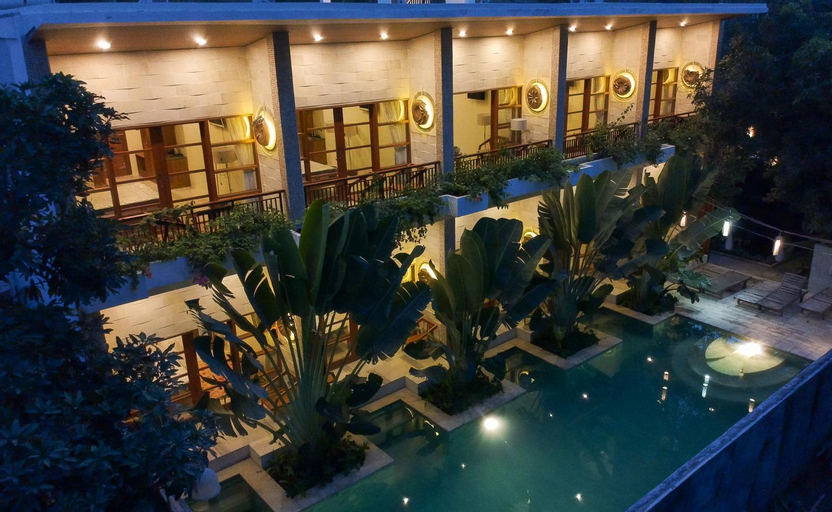 Exterior 4