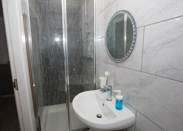 Others 2, Comfortable Stays - Shirley, Solihull, Birmingham