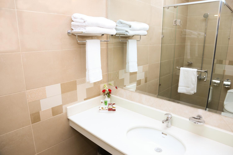 Bathroom, Hotel One Rahim Yar Khan Club Road, Bahawalpur
