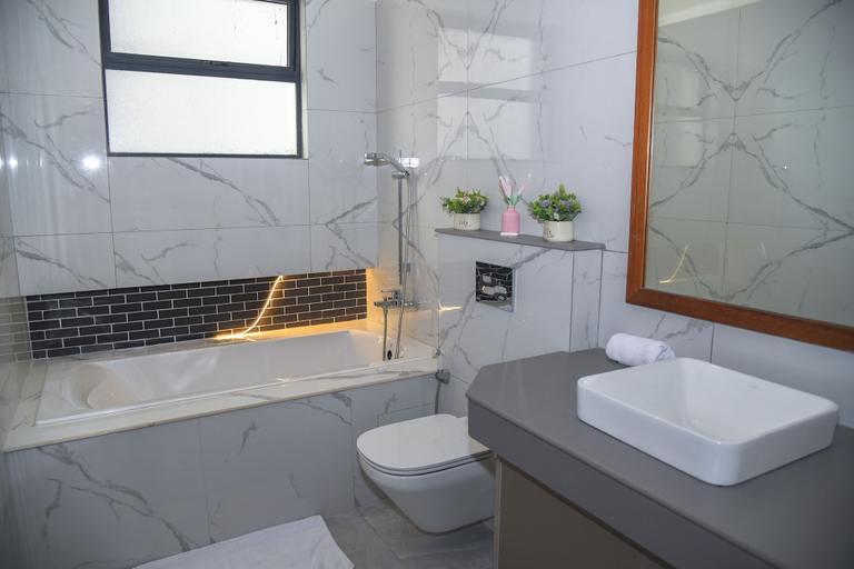 Bathroom 4, Mira Heights Suite & Conferencing, Nyali