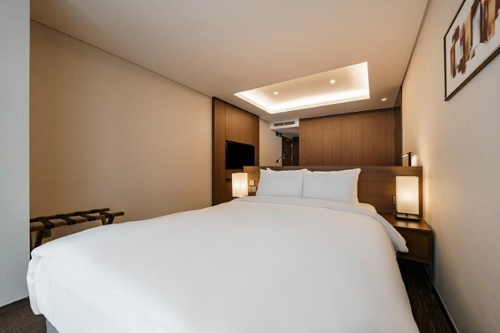Bedroom 13