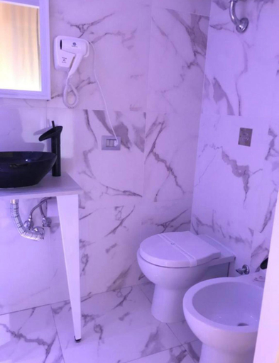 Bathroom 2, B&B Rial, Napoli