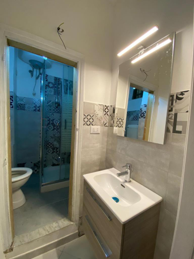 Shower 2, Marechiaro Apartments, Palermo