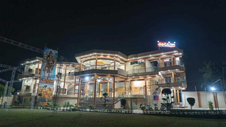 Exterior & Views
