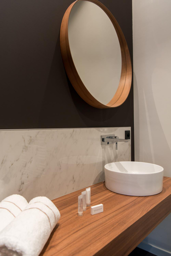 Bathroom 3, Vinotel X, Limburg