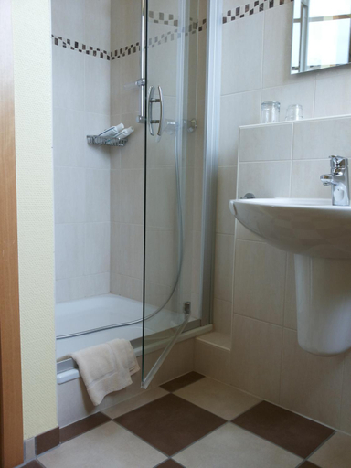 Bathroom 5, Hotel Muhlenhof Lollar, Gießen