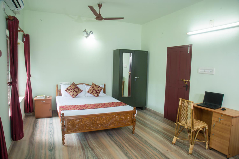 Bedroom 1, Lake County Heritage Home, Ernakulam