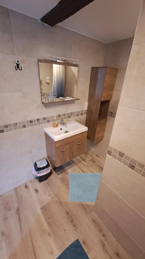 Others 5, B&B Aux 10 Clefs, Luxembourg