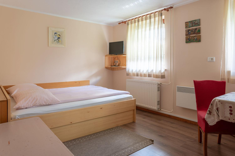 Bedroom 2, Apartments Maja by the river, Bohinj
