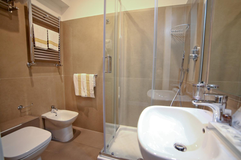 Bathroom 4, 7th floor suite-NEW, Napoli