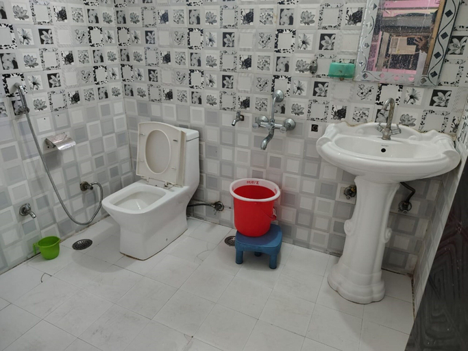 Bathroom 4, Goroomgo ROOF TOP Lucknow, Lucknow