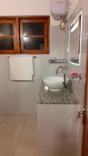 Bathroom, Nirukthie Beach Resort & Restaurant, Kalpitiya