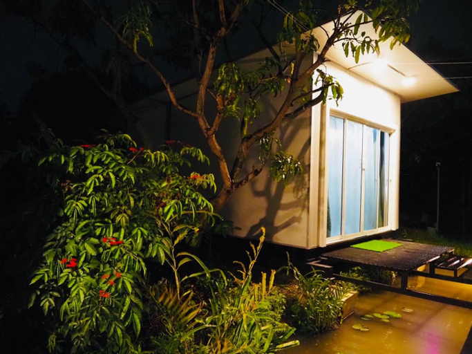 Wild Ones Hostel, Phasi Charoen