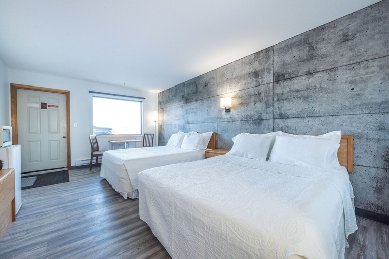 Bedroom 2, BLUE HORSE MOTEL, Division No. 6