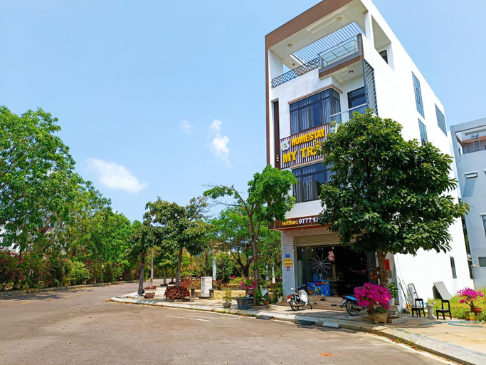 Exterior 9