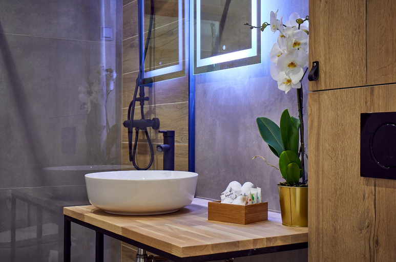 Bathroom 14
