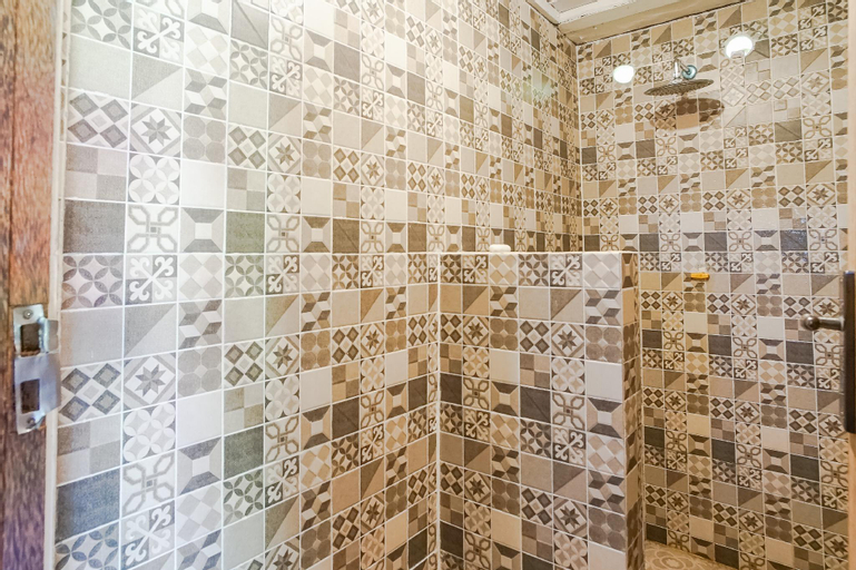 Bathroom 10