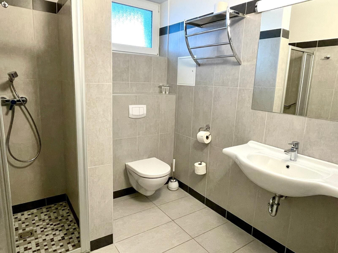 Bathroom 2, Apart Hotel Neudörfl, Mattersburg
