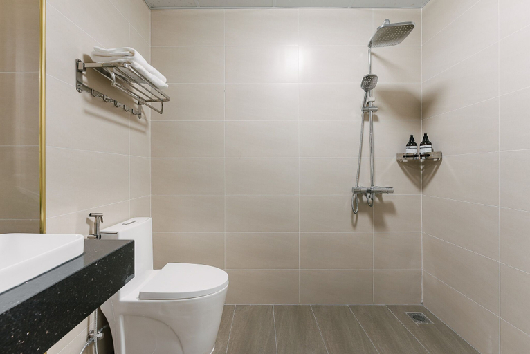 Bathroom 3, Railway Apartment, Hoàn Kiếm